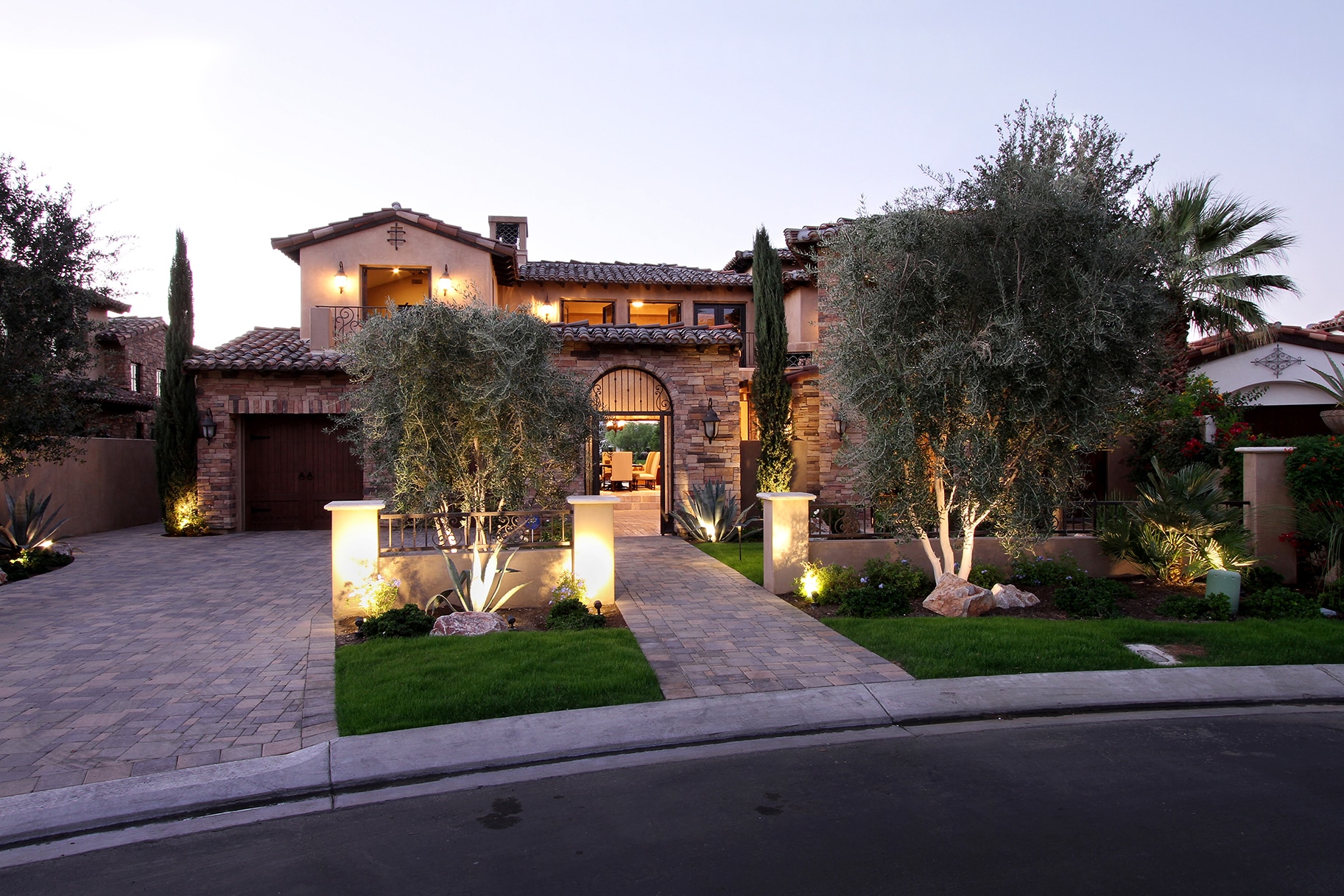 An exterior shot of Kyle Richard's Palm Springs home on The Real Housewives Of Beverly Hills Season 6