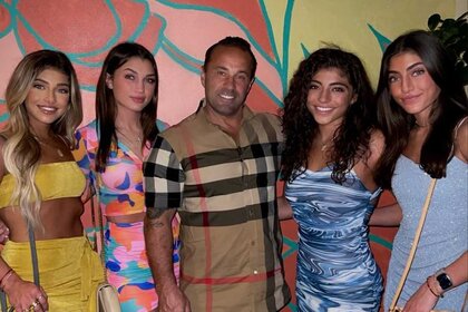 Joe Giudice and daughters in the Bahamas together.