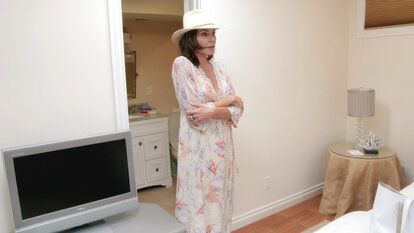 Luann de Lesseps Is Once Again Not Happy With Her Room