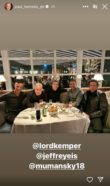 Mauricio Umansky and PK Kemsley at dinner with friends.