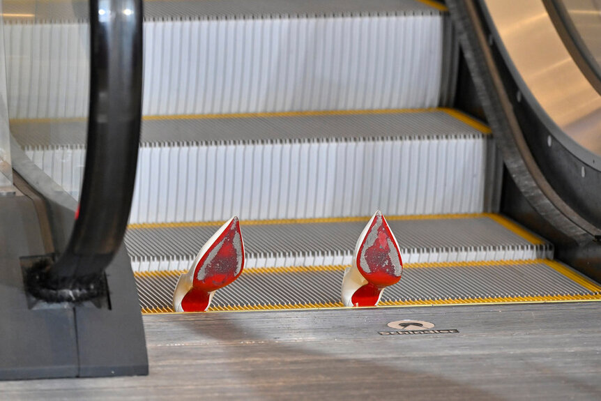 Brynn Whitfield's stiletto shoes stuck in the escalators at Bravocon 2023.