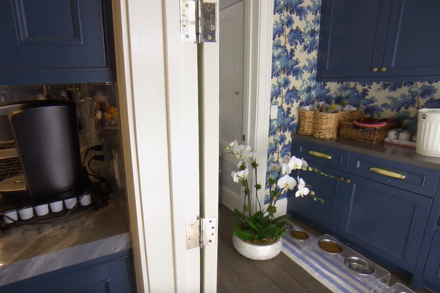 Kyle Richards's navy blue kitchen with white and wooden details appear in The Real Housewives of Beverly Hills Season 13 Episode 6.2023 11 29 At 2.04.08 Pm