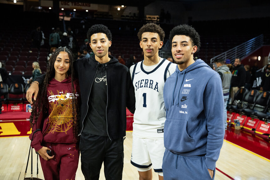 Sophia Pippen, Preston Pippen, Justin Pippen and Scotty Pippen Jr pose together at a Baskeball game