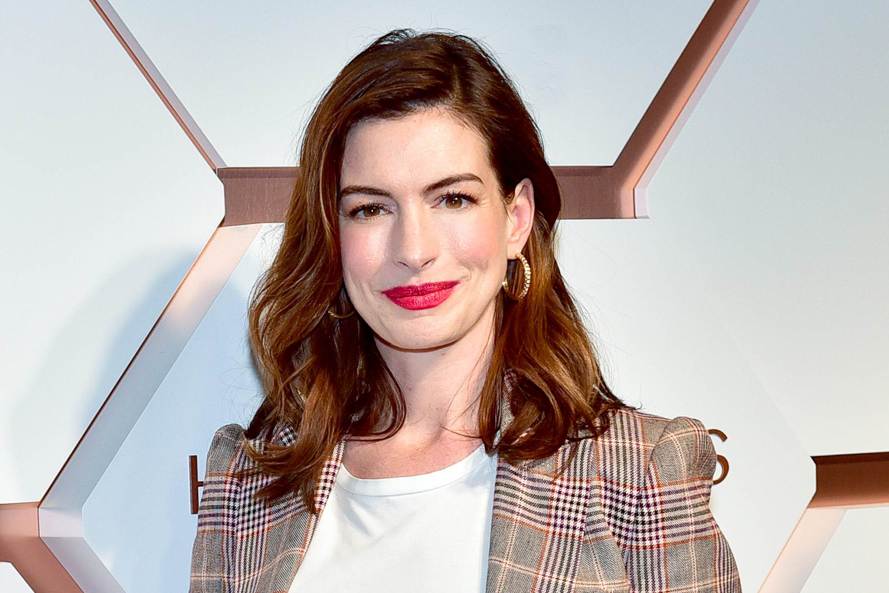 Anne Hathaway Not Drinking Anymore