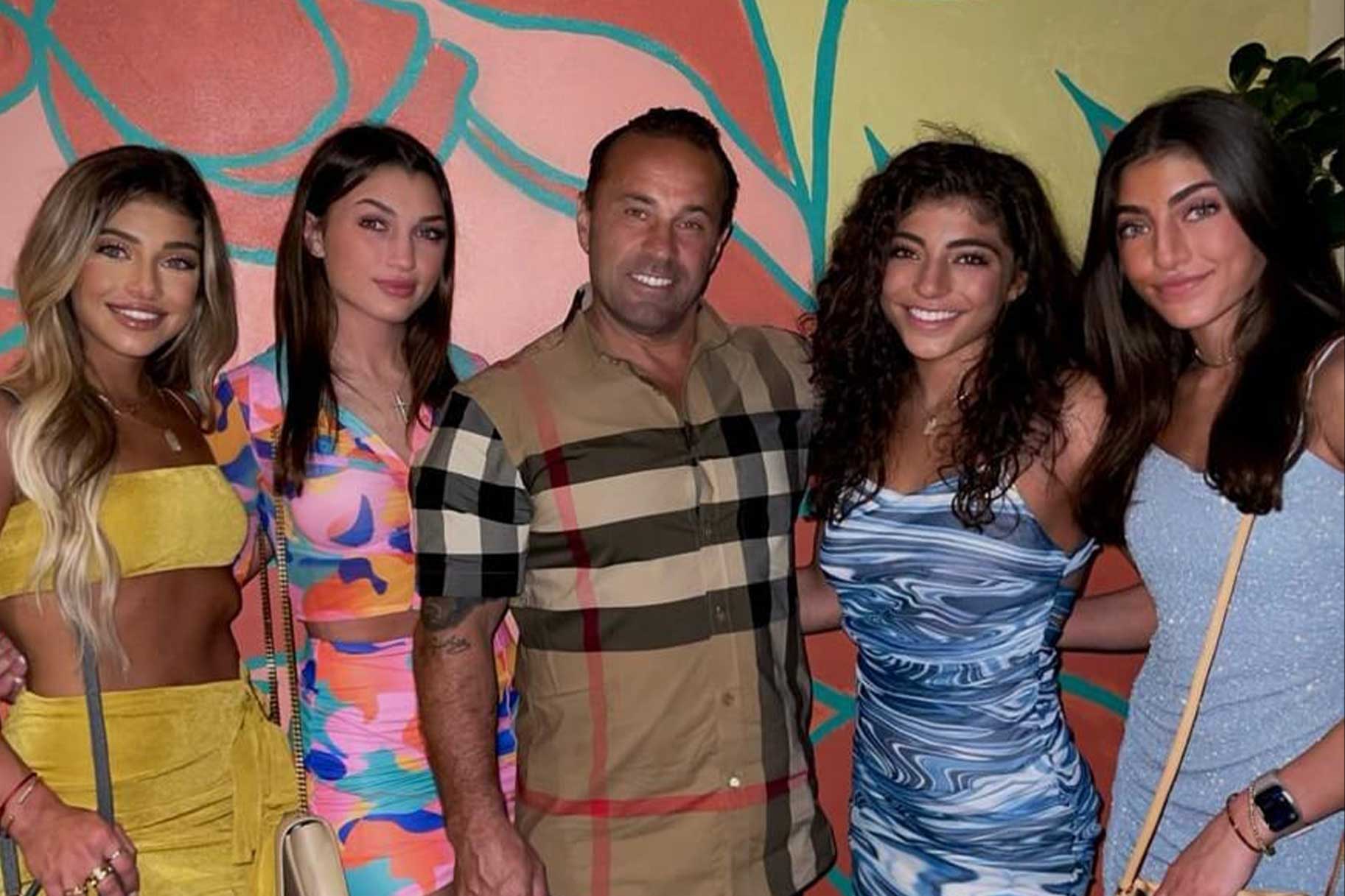 Joe Giudice and daughters in the Bahamas together.