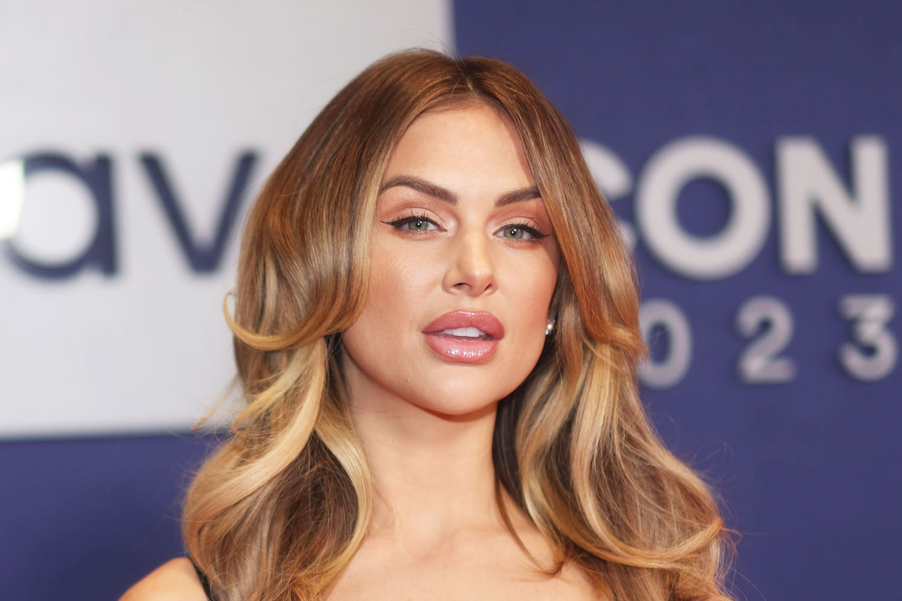 Lala Kent's Palm Springs House: Christmas Tree Photos | The Daily Dish