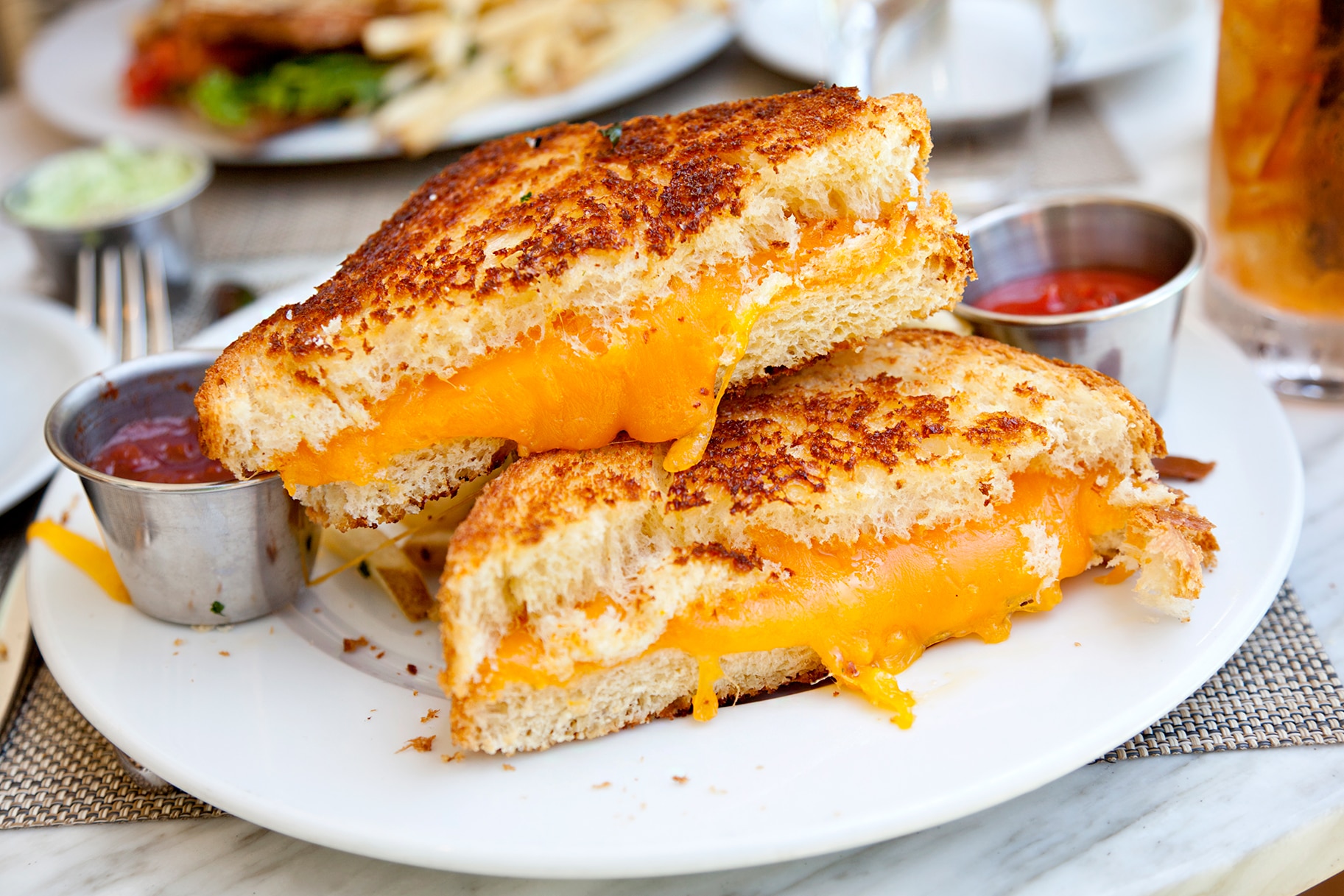 https://www.bravotv.com/sites/bravo/files/field_blog_image/2016/05/the-feast-grilled-cheese-tips-promote_1.jpg