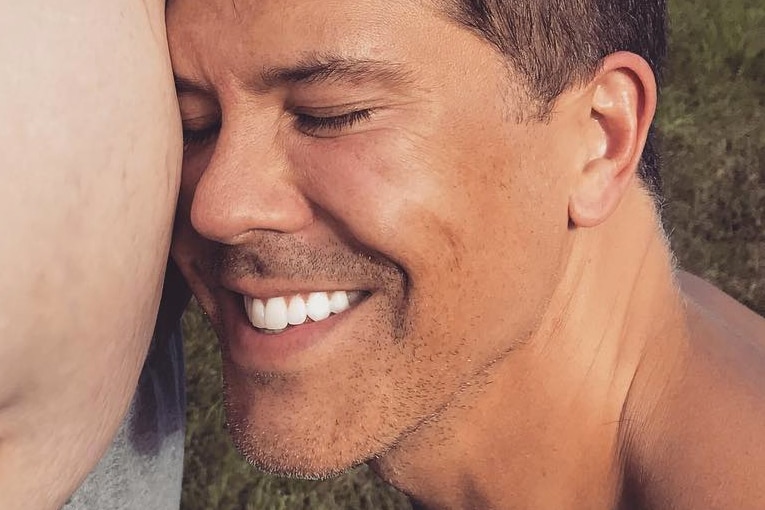 Fredrik Eklund Snuggling His Surrogate's Bare Baby Bump Is Making Our ...
