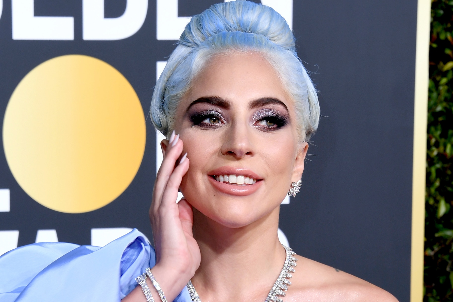 Леди гага джон. Lady Gaga 2022. Леди Гага золотой Глобус 2016. Леди Гага звезда родилась. Lady Gaga 2019 `Essentials`.