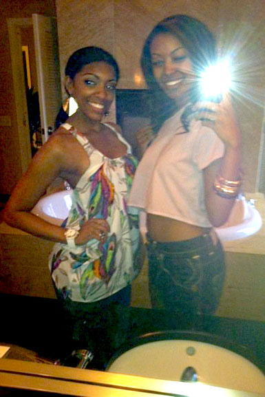 RHOA Porsha Williams standing in front of a mirror with her sister, Lauren Williams.