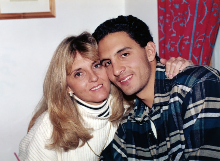 Mauricio Umansky together with his mother.
