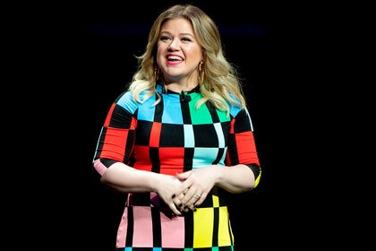 Kelly Clarkson not lying to kids about Easter Bunny