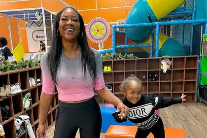 Kenya Moore holding hands with her daughter Brooklyn.