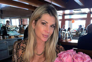 Alexis Bellino with a bouquet of pink roses at a restaurant.