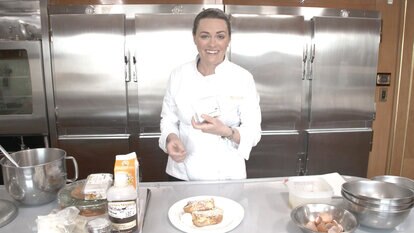 Cuba untuk tidak meleleh sambil menonton Chef Rachel Hargrove menjadikan resipi Toast Perancis khasnya