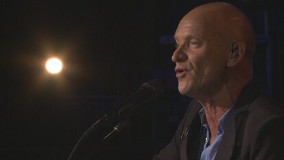 Sting Performs 'Message in a Bottle'