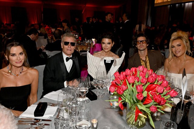 Kyle Richards, Harry Hamlin, Lisa Rinna and Diana Jenkins sitting at John Lennons Oscars Party