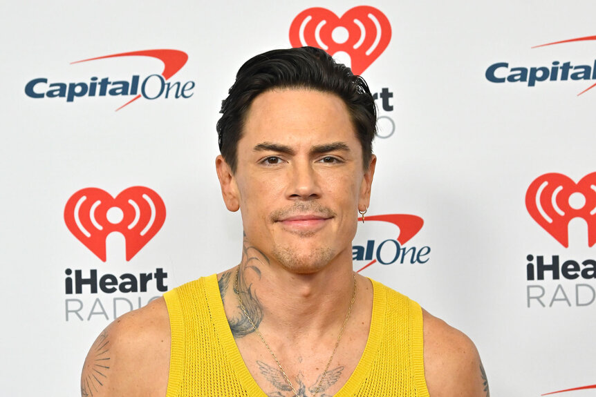 Tom Sandoval wears a yellow tank top at the arrivals carpet for the 2023 iHeartRadio Music Festival.