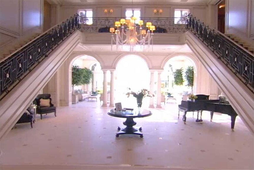 Heather Dubrow home foyer.